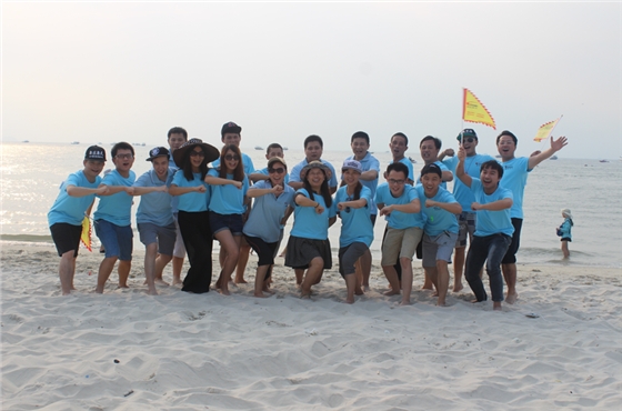 毅廷音響喇叭廠海邊照 毅廷音響喇叭廠海邊照